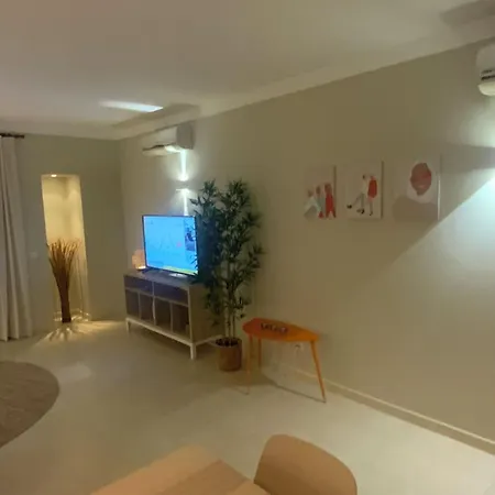 Апартаменти Luxury Ground-floor 5 Stars, 2 Bedrooms, 2 Bathrooms, Free Wifi *