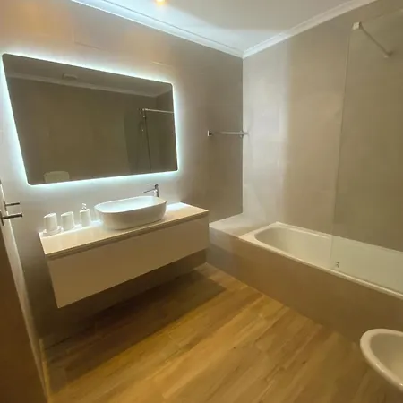 Luxury Ground-floor 5 Stars, 2 Bedrooms, 2 Bathrooms, Free Wifi