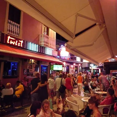 Luxury Ground-floor 5 Stars, 2 Bedrooms, 2 Bathrooms, Free Wifi Апартаменти