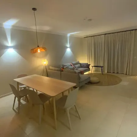 Апартаменти Luxury Ground-floor 5 Stars, 2 Bedrooms, 2 Bathrooms, Free Wifi *