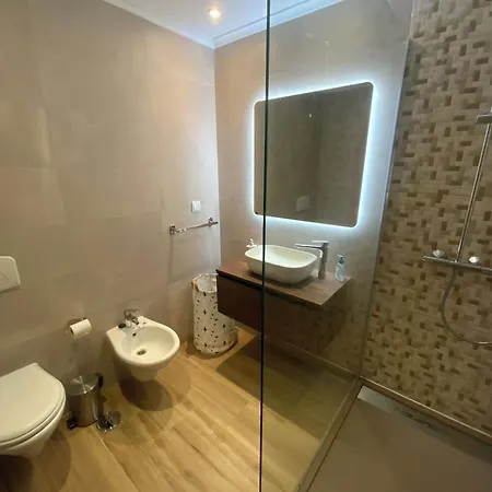 Luxury Ground-floor 5 Stars, 2 Bedrooms, 2 Bathrooms, Free Wifi *