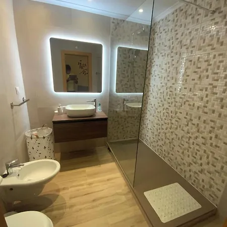 Luxury Ground-floor 5 Stars, 2 Bedrooms, 2 Bathrooms, Free Wifi Διαμέρισμα *
